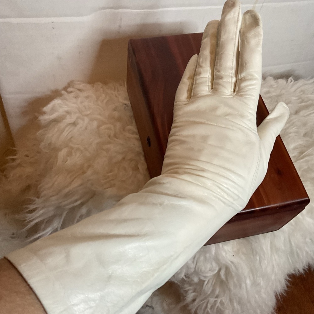 Van Raalte silky smooth white leather vintage mid length gloves 7/ M